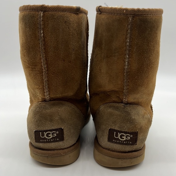 UGG CLASSIC SHORT W BOOTS SX 6 - Picture 2 of 3